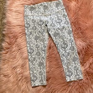 VMMV Snake Skin Cropped Leggings W/ Front Waist pocket, Medium